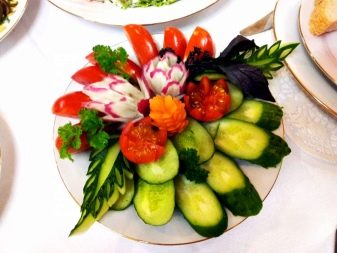 Оформление блюд к праздничному столу в домашних условиях (38 фото): сервировка салатов и других блюд своими руками